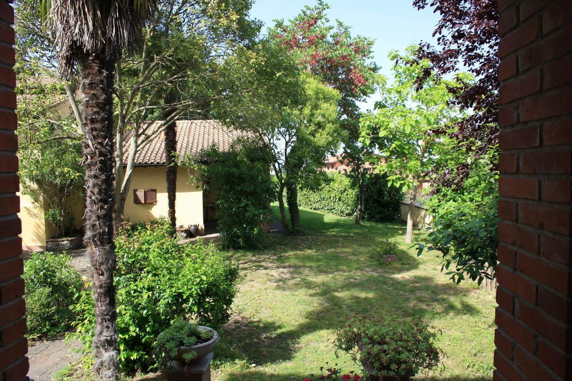 Un Petit Paradis Castiglione Della Valle Luaran gambar